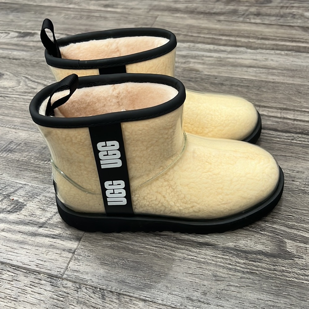 New UGG Kid’s Classic Clear Mini II Boots - Picture 3 of 11